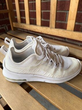 NIKE AIR MAX SIZE 9